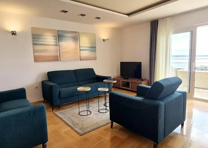 Sea View- Spacious Apartment With Shared Pool
