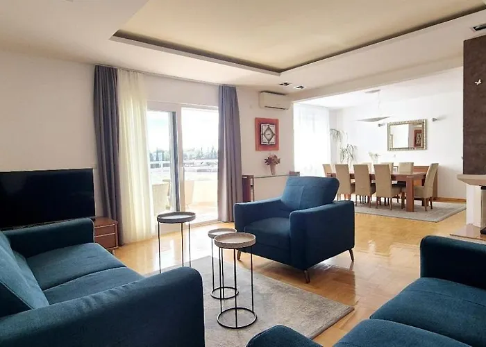 Sea View- Spacious Apartment With Shared Pool