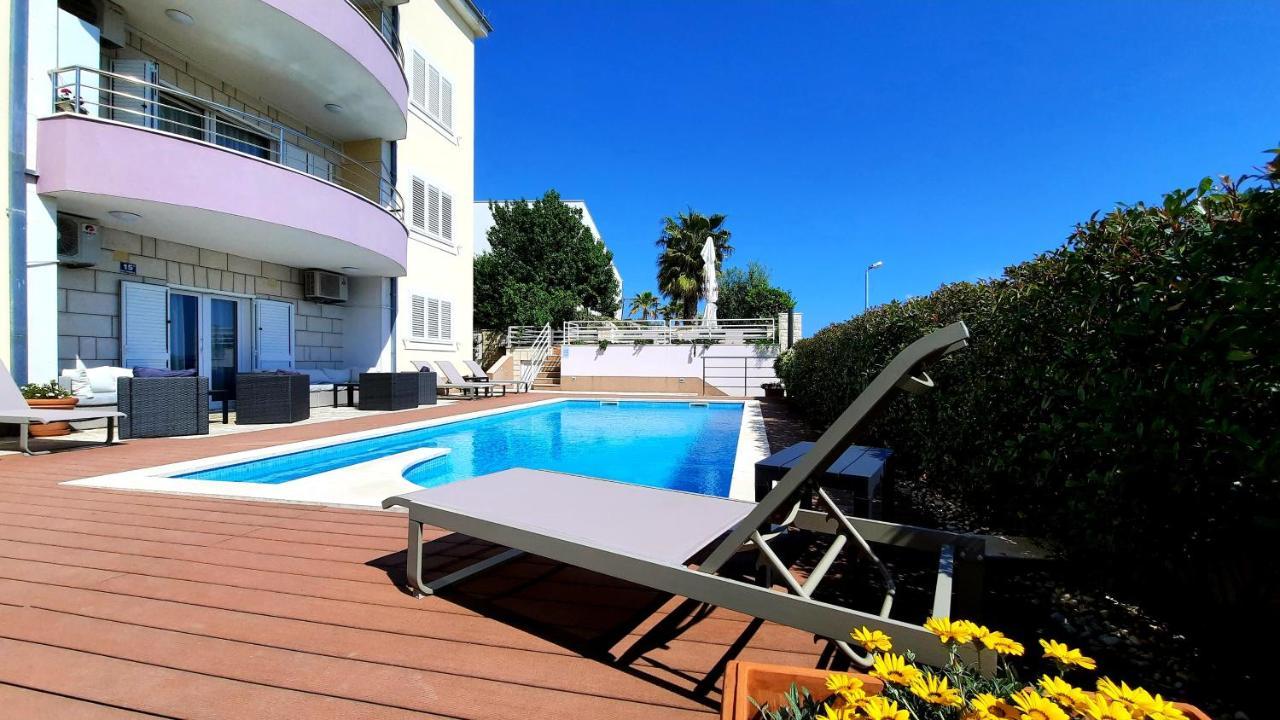 Sea View- Spacious With Shared Pool Apartmán Split