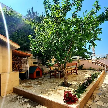 Sea View- Spacious Apartment With Shared Pool Split Exterior photo